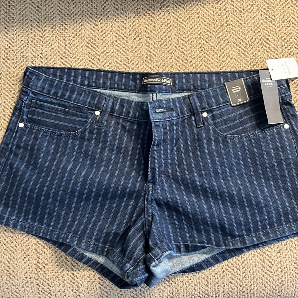Abercrombie & Fitch Mid-rise Short - Size 30 - Navy & White Stripe - Picture 2 of 3